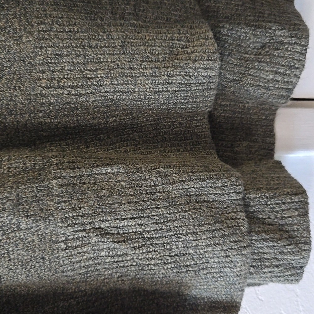 Sweater - Picture 4 of 8